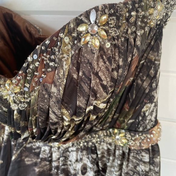 Chic Camouflage Print Prom Gown - Picture 3 of 15
